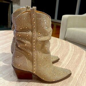 SOLD REVOLVE Coachella boots🫶✨